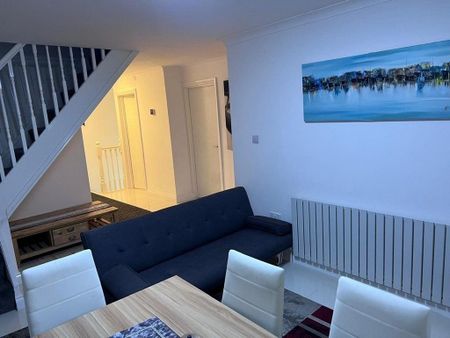 6 bedroom terraced house to rent - Photo 3