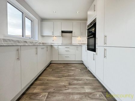 3 bedroom semi-detached house to rent - Photo 4
