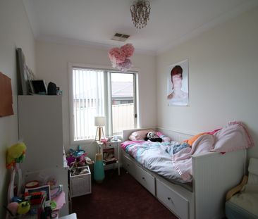 8 Gregory Place, Orange NSW 2800 - House For Rent | Domain - Photo 2