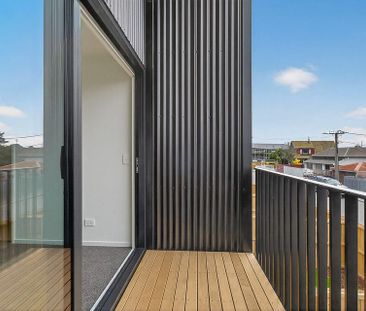 Modern, High spec Townhouse with Private Master Ba - Photo 6