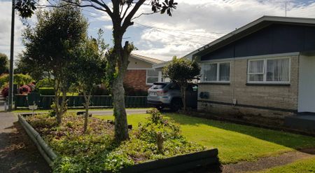 7 Betley Crescent - Photo 4