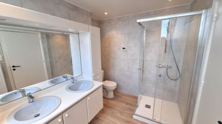 Woning met 3 slaapkamers, ruime garage en koer in hartje Poperinge. - Foto 4