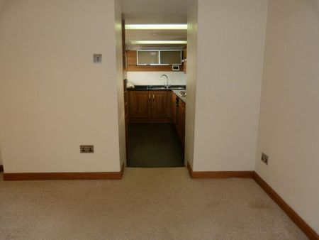 3 bedroom end of terrace house to rent - Photo 2