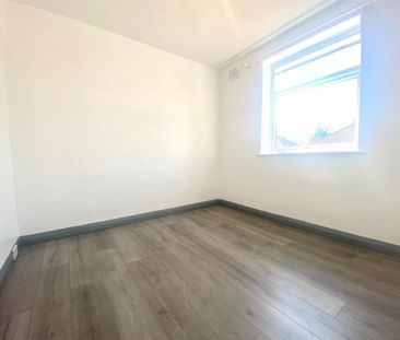 2 Bedroom Maisonette - Upper To Let - Photo 2