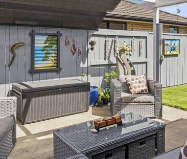 Sunny, Stylish, and Made for Summer - Photo 5