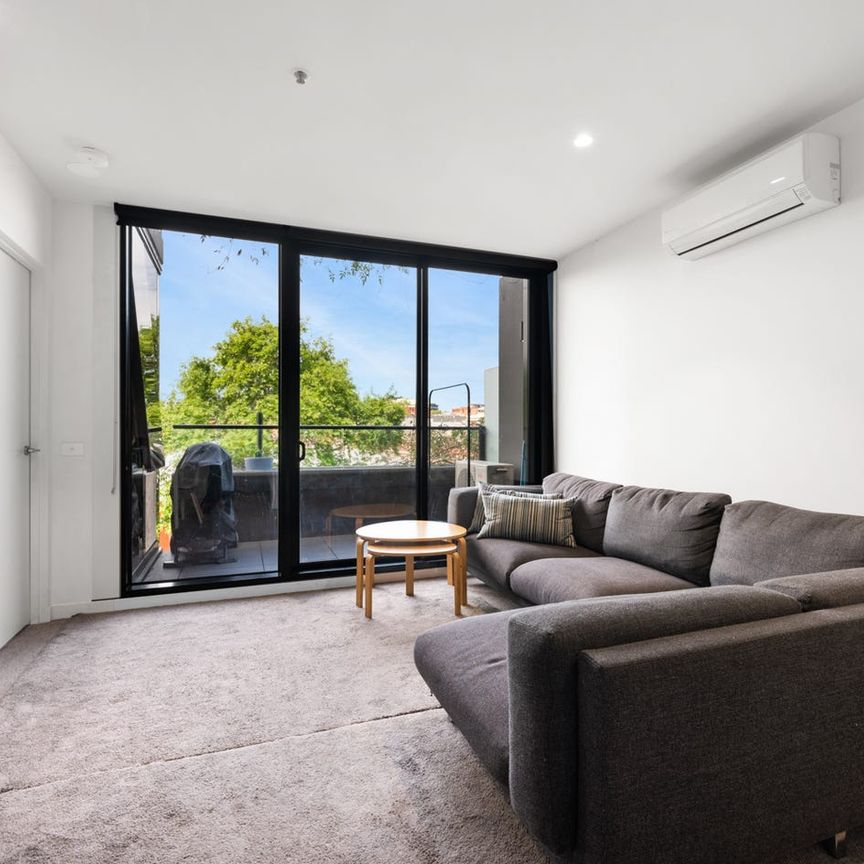 Well-Lit, Size Abundant Abode In Desirable Collingwood - Photo 1