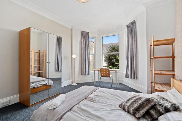 6 bedroom terraced house to rent - Photo 1