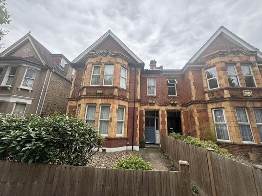 3 bedroom flat to rent - Photo 1