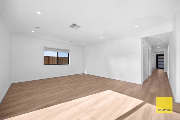 A Home That Defines Modern Family Perfection - Plus 2 Weeks Free Rent! - Photo 1