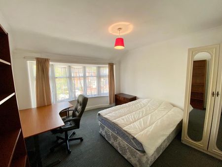 4 bedroom semi-detached house to rent - Photo 5