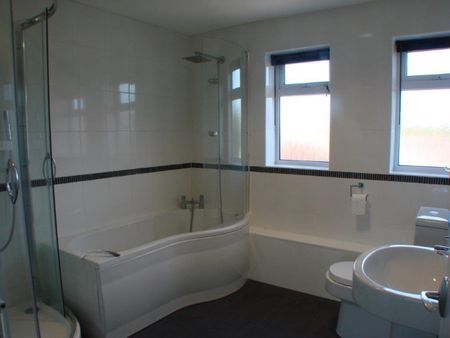2 bedroom Flat To Let - Photo 5
