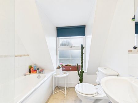 Walpole Road, Strawberry Hill, Twickenham, Middlesex, TW2 - Photo 4