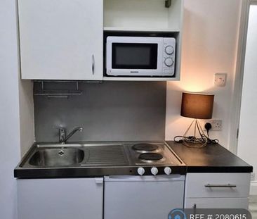 Studio to rent - Photo 5