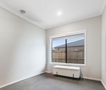 Stunning Family Home for Rent! - Photo 2