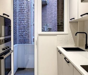 Appartement te huur in Jette voor € 950 met 1 slaapkamer - Photo 5