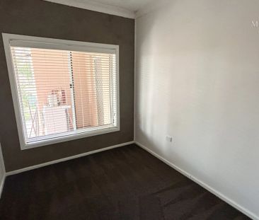 11 Warrawong Street, Kooringal NSW 2650 - Photo 5