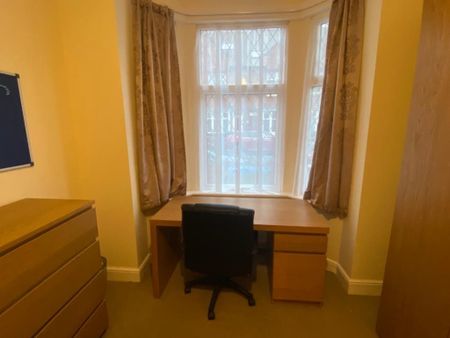 3 bedroom terraced house to rent - Photo 3