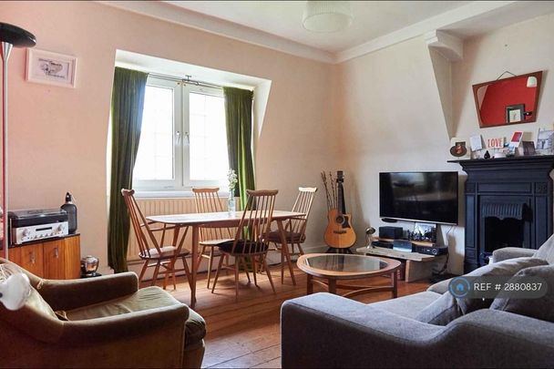 3 bedroom flat to rent - Photo 1