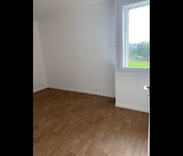 Location Appartement 3 pièces 64 m² Saint-Benoît-du-Sault - Photo 6