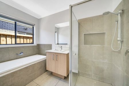 Your Dream Family Home Awaits: Modern 4-Bedroom Haven with Stunning Views - Photo 3