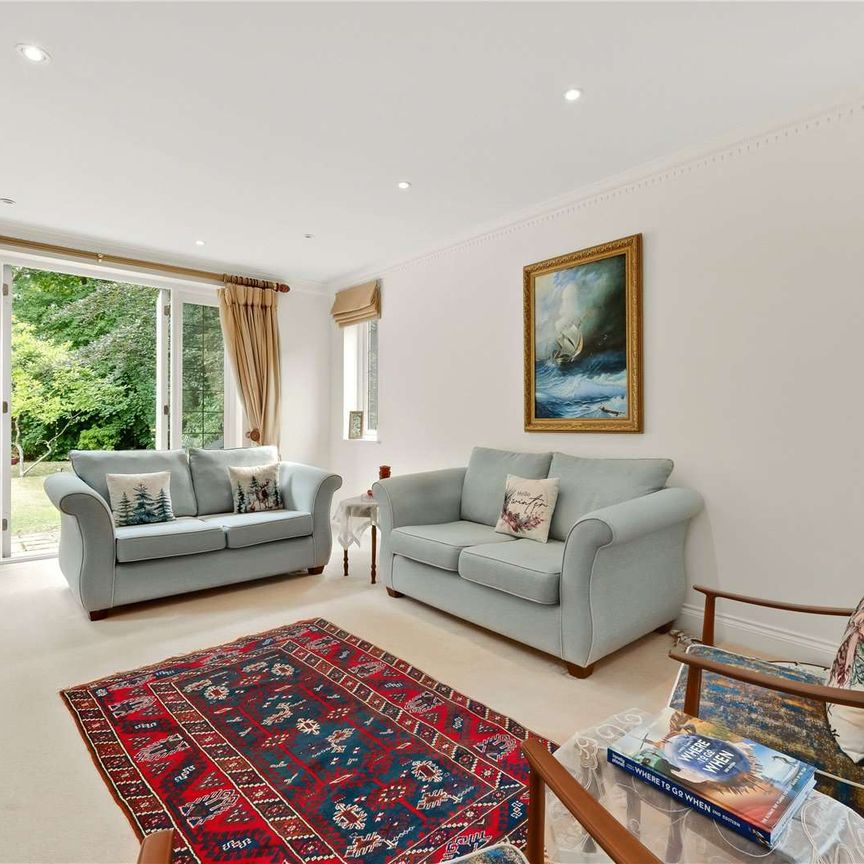 A well presented six bedroom detached family home situated in a Private Estate just 0.3 of a mile from Cobham High Street. - Photo 1