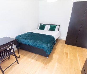 4 bedroom terraced house to rent - Photo 3