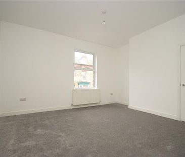 4 bedroom terraced house to rent - Photo 3