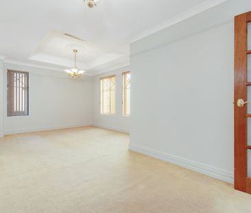 Spacious family home opposite parklands - Photo 1