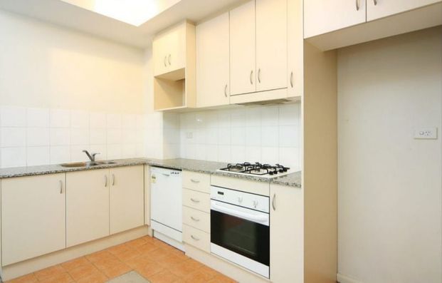 One bedroom apartment – New Paint, New Carpet & A/C - Photo 1