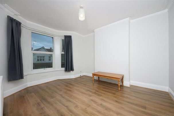 4 bedroom flat to rent - Photo 1