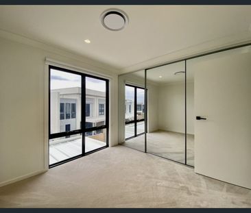 Stunning 4 bedroom home - Photo 3