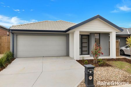 15 Cassinia Circuit, Tarneit, VIC 3029 - Photo 2