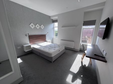 3 bedroom apartment to rent - Photo 3