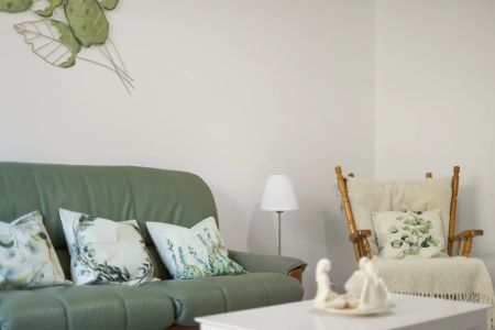 Fantastic 3 bedroom townhouse -6 month lease only - Photo 3