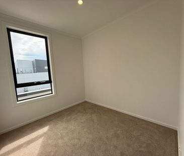 Modern Family Home in Wollert with 4 Bedrooms - Photo 2