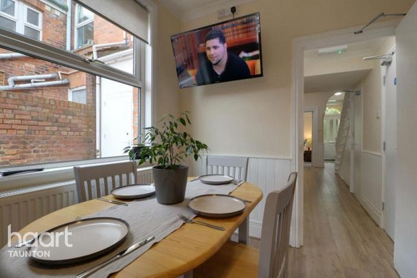 1 bedroom in a house share to rent - Photo 1