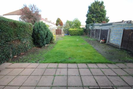 4 bedroom semi-detached house to rent - Photo 4