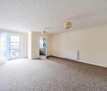 Astonia Lodge, Stevenage - Photo 1