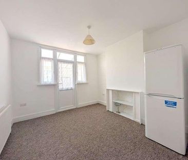 Buckingham Avenue, Feltham, TW14 - Photo 1