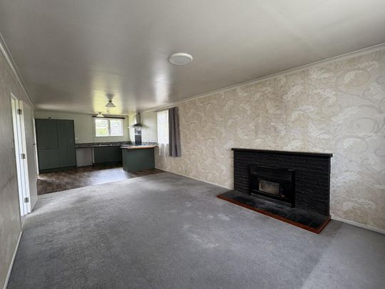 Three bedrooms, Large corner section! - Photo 1