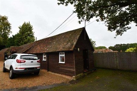 Bedroom End Of Terrace Cottage In Billingshurst, RH14 - Photo 5