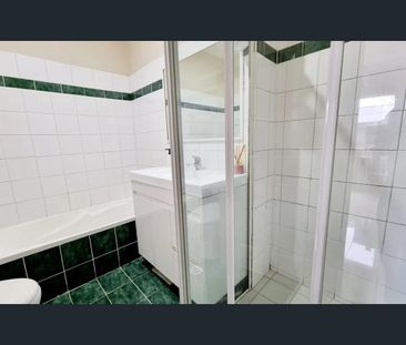 Perfect Location ,Walk to School and SAVE ENERGY BILLS !! - Photo 5