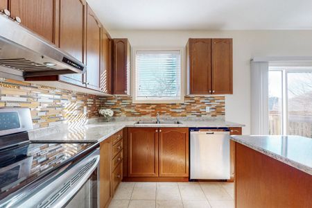 For Lease - 131 Aikenhead Avenue, Richmond Hill, Ontario - Photo 3