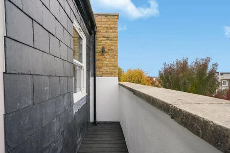 3 bedroom flat to rent - Photo 2