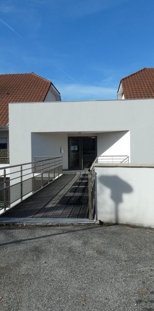 Location Appartement 3 pièces 56m² BELLEY 01300 - Photo 2