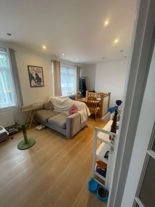Room in a Shared Flat, Grove Vale, SE22 - Photo 1