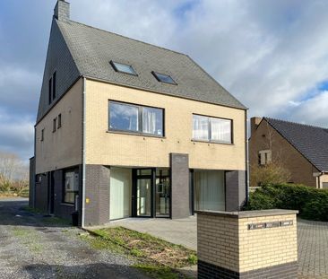 Ruim gelijkvloersappartement met 2 slaapkamers. - Photo 2