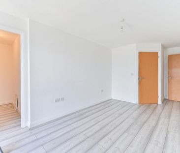 3 bedroom flat to rent - Photo 3