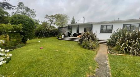 Tidy 3 Bedroom House - Photo 3