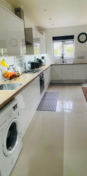 Room in a Shared House, Glencoe Avenue, IG2 - Photo 1